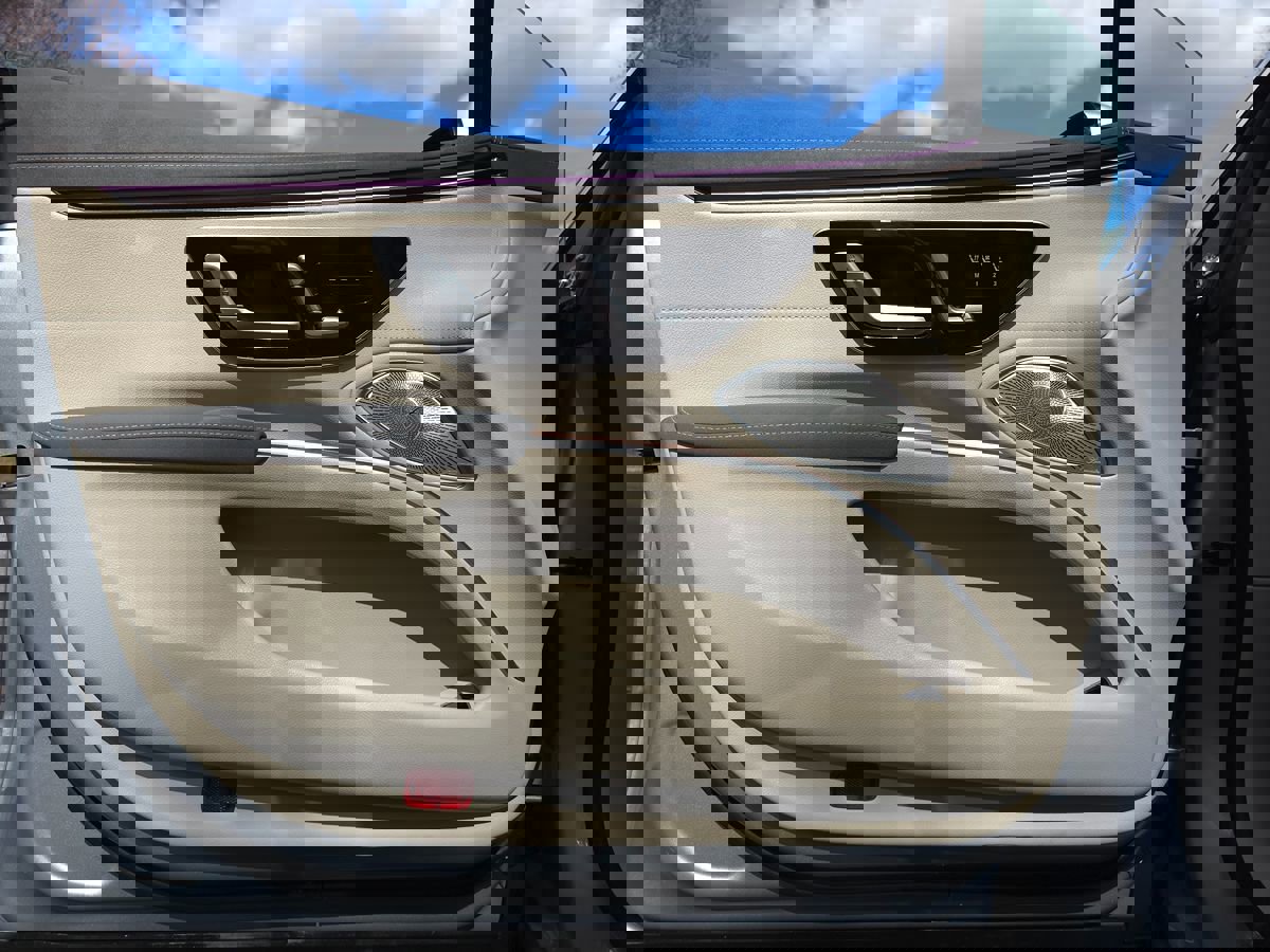 Used 2023 Mercedes-Benz EQS 580 4MATIC Sedan image 27