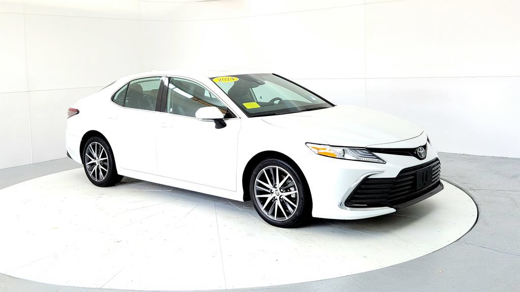 Used 2024 Toyota Camry XLE w/ Cold Weather Package AWD/4WD image 7