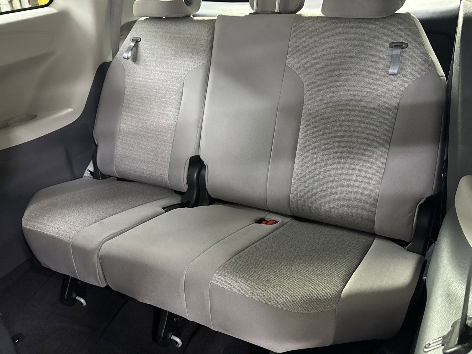 Used 2023 Toyota Sienna LE image 29