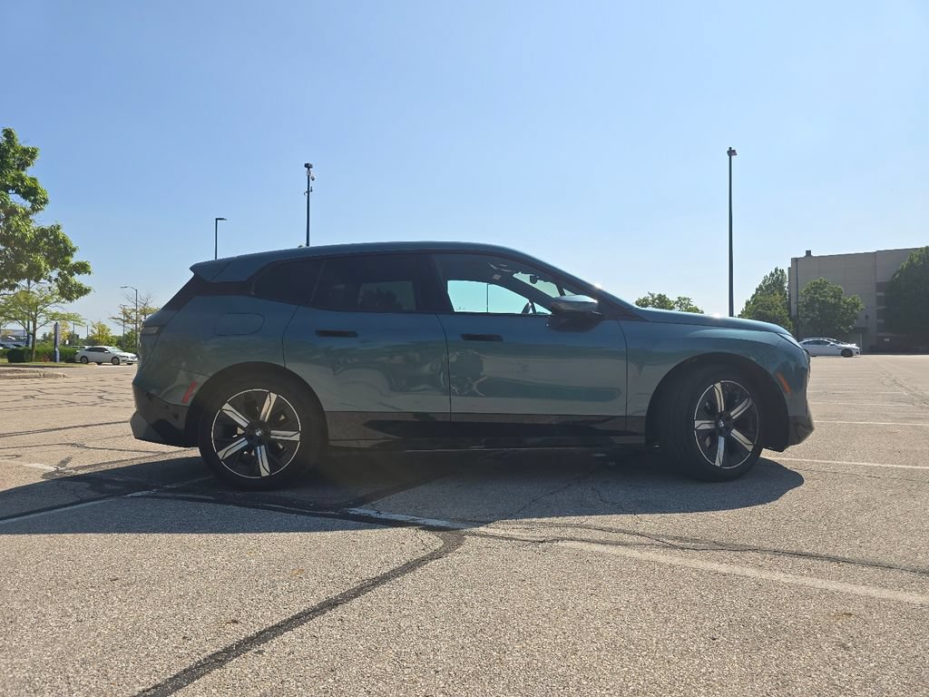 Used 2022 BMW iX xDrive50 w/ Premium Package AWD/4WD image 16