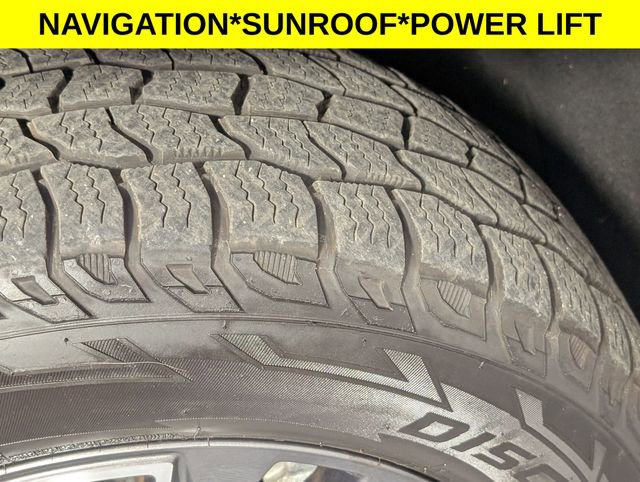 Used 2022 Chevrolet Suburban Z71 w/ Luxury Package image 9