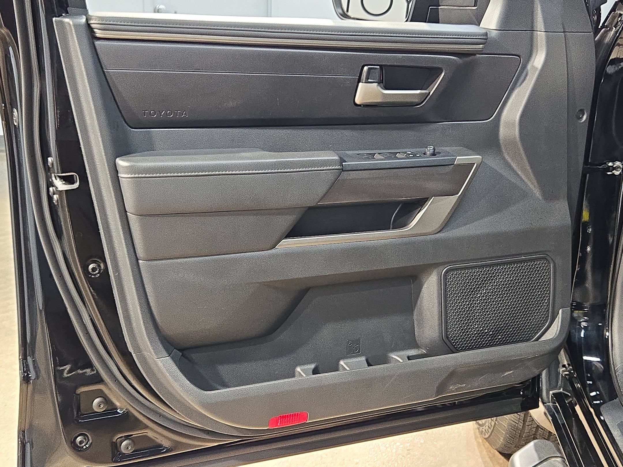 Certified 2025 Toyota Tundra SR5 w/ SR5 Premium Package AWD/4WD image 19