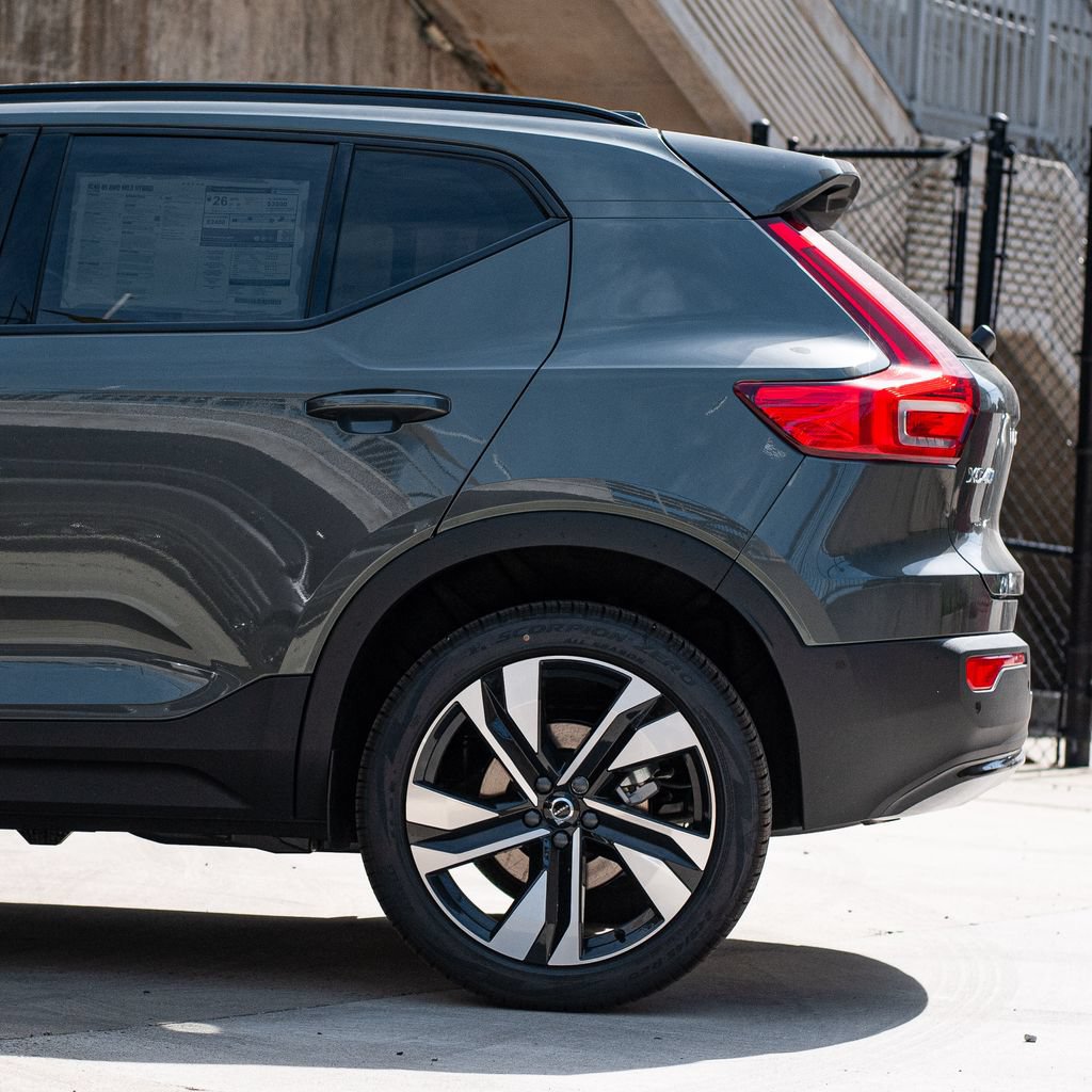 New 2026 Volvo XC40 B5 Ultra w/ Protection Package Premier AWD/4WD image 4