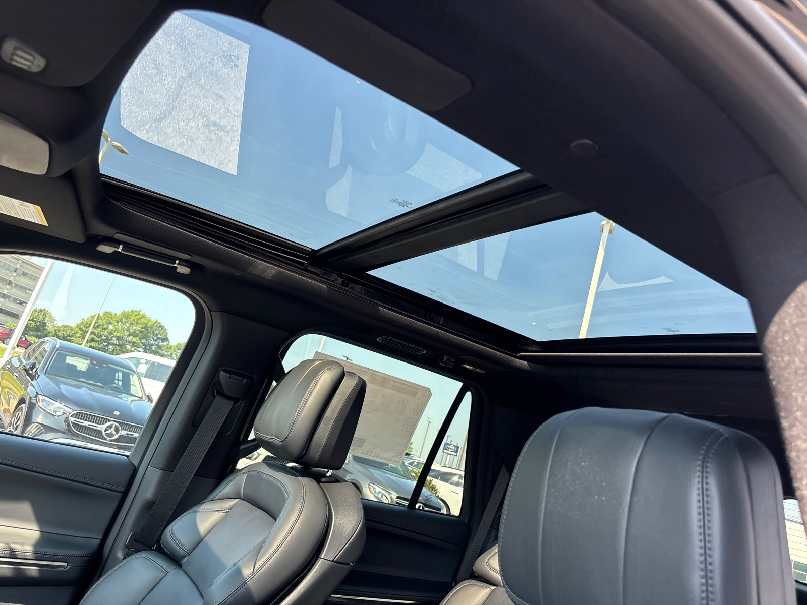 New 2026 Lincoln Navigator Reserve w/ Jet Appearance Package AWD/4WD image 25