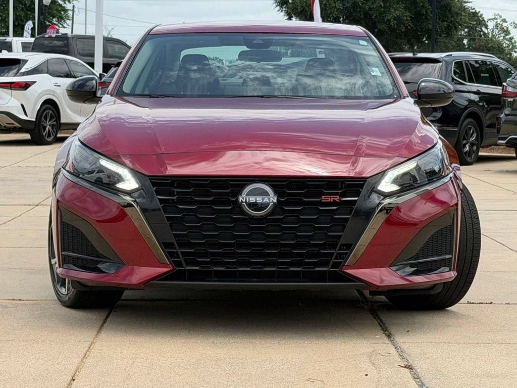 Used 2023 Nissan Altima 2.5 SR w/ SR Premium Package FWD image 2