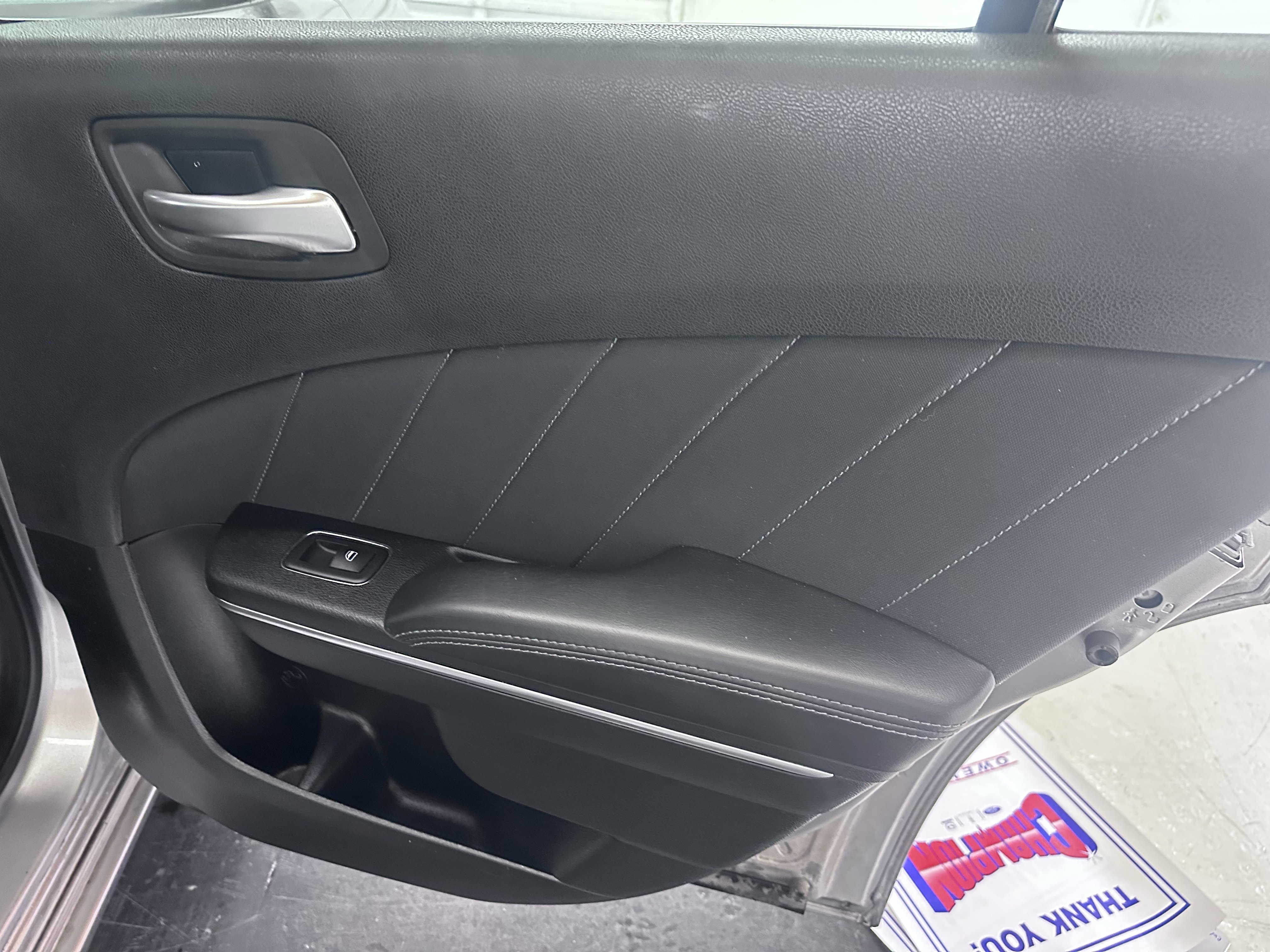 Used 2016 Dodge Charger R/T RWD image 28