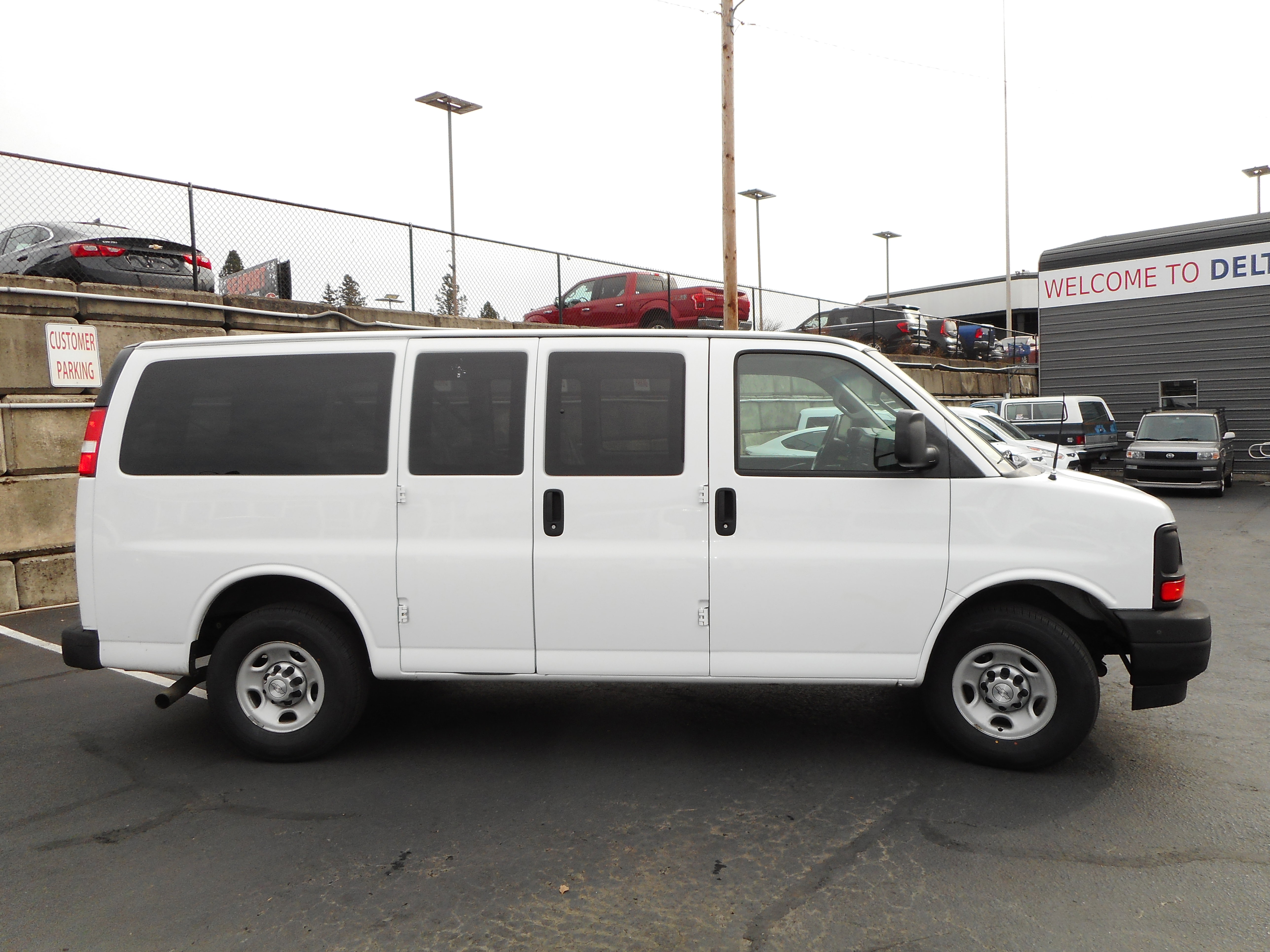 Used 2017 Chevrolet Express 2500 LS RWD image 6