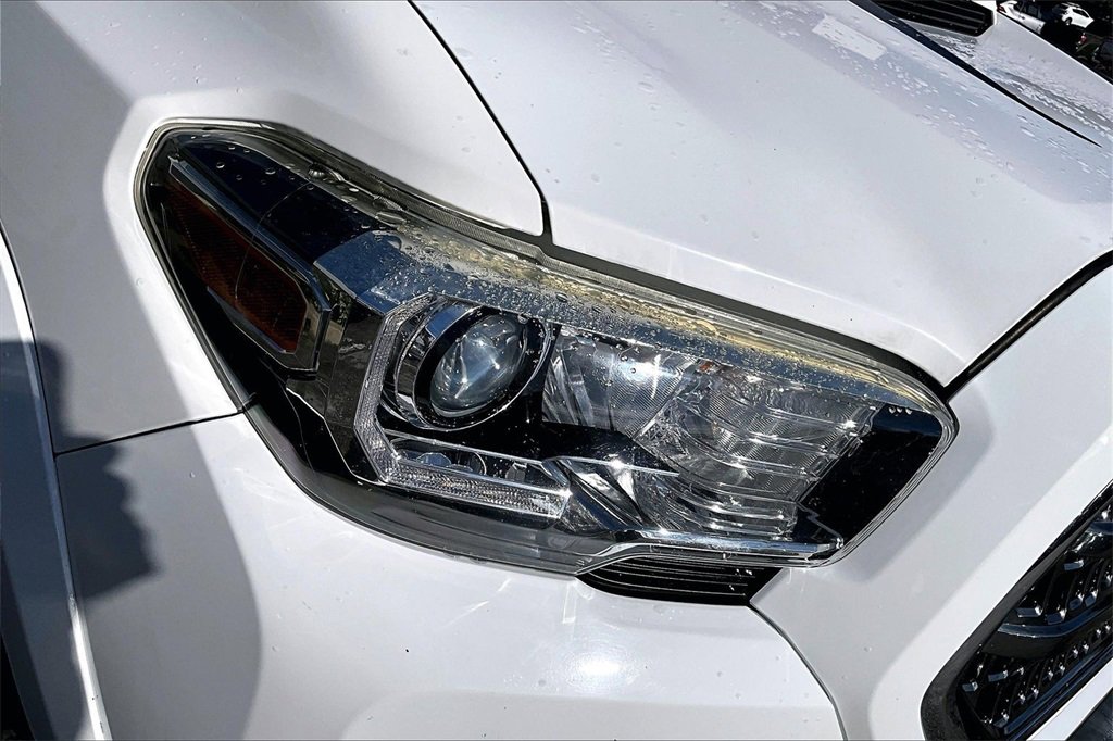 Used 2017 Toyota Tacoma TRD Sport image 33