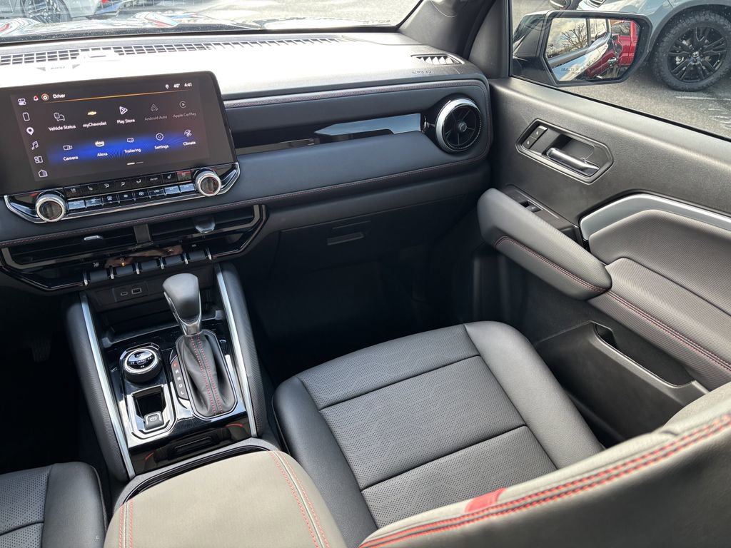 Used 2025 Chevrolet Colorado Z71 w/ Technology Package image 23