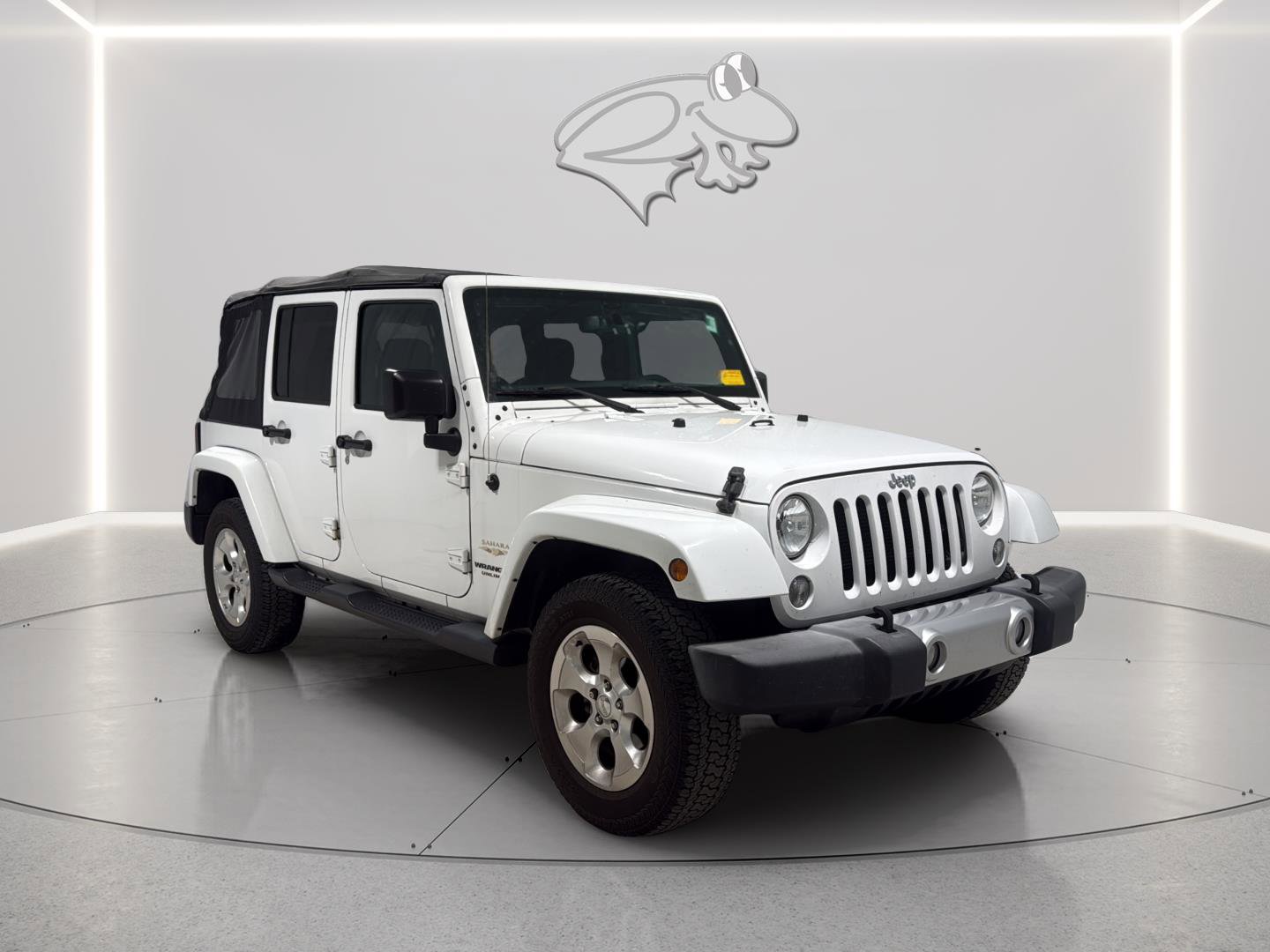 Used 2015 Jeep Wrangler Unlimited Sahara w/ Connectivity Group image 9