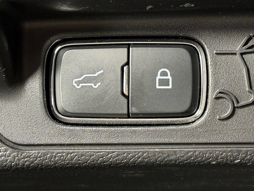 Used 2023 Ford Explorer XLT w/ Equipment Group 202A AWD/4WD image 44