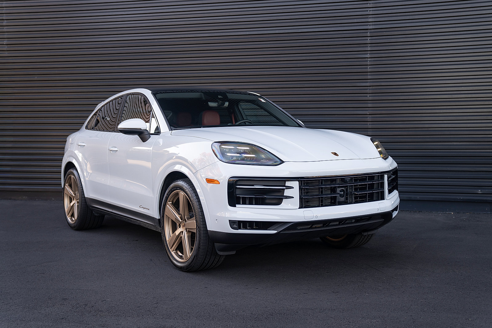 Certified 2025 Porsche Cayenne Coupe AWD/4WD image 27