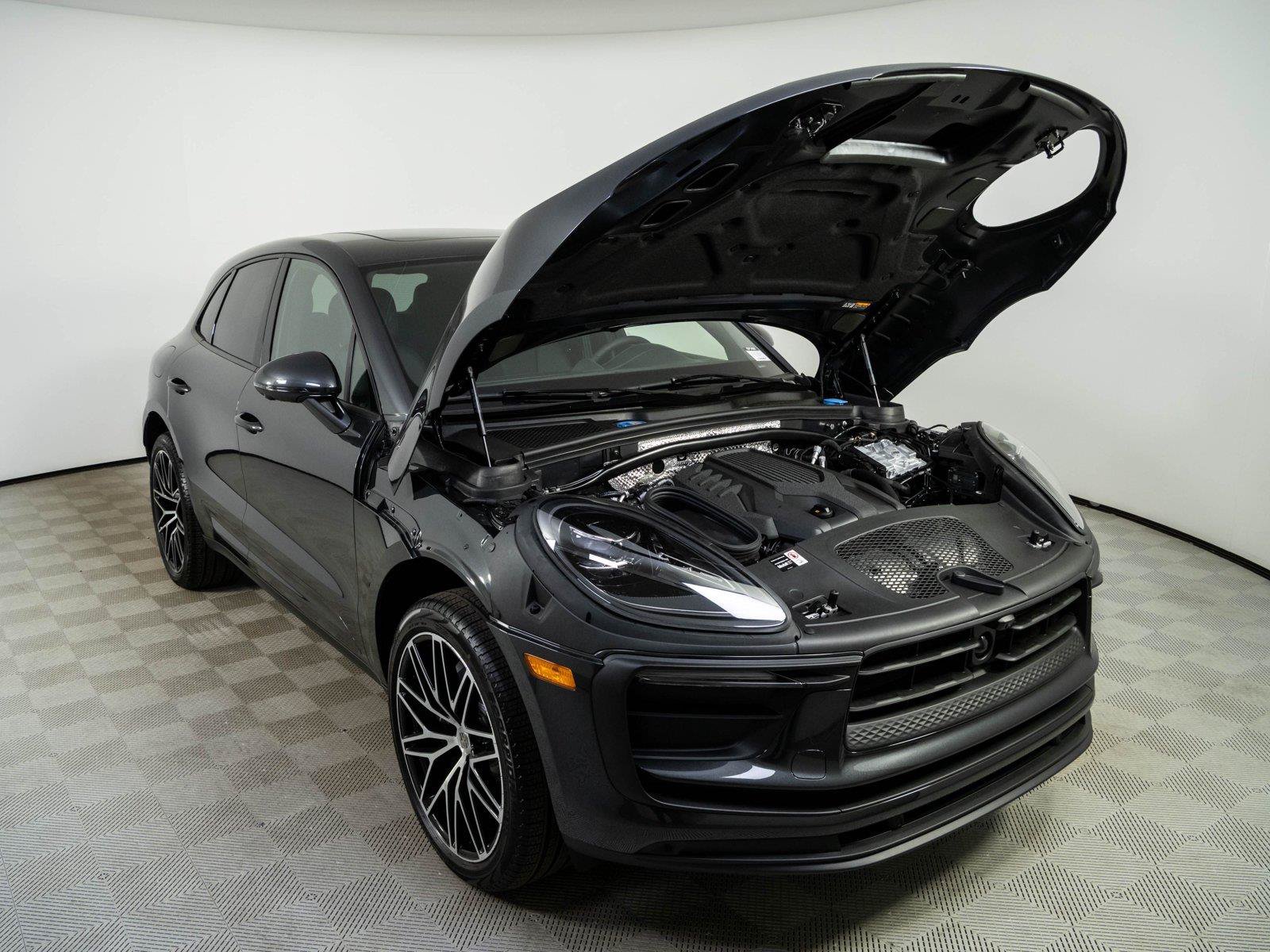 New 2026 Porsche Macan AWD/4WD image 34