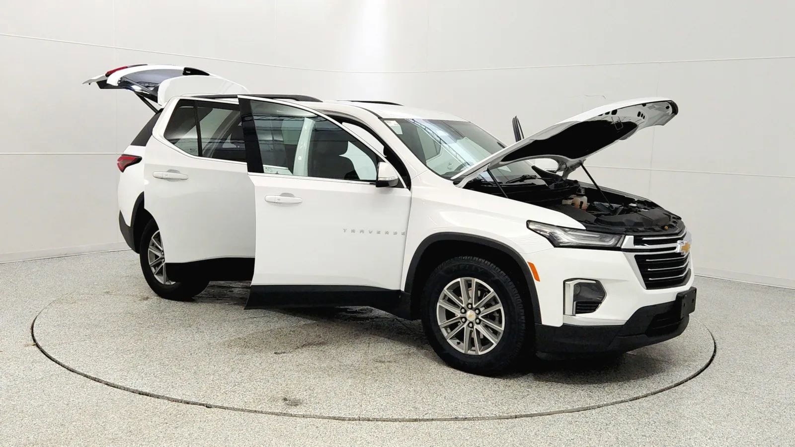 Used 2023 Chevrolet Traverse LT image 9