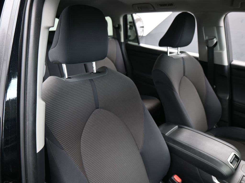 Used 2023 Toyota Highlander L image 38