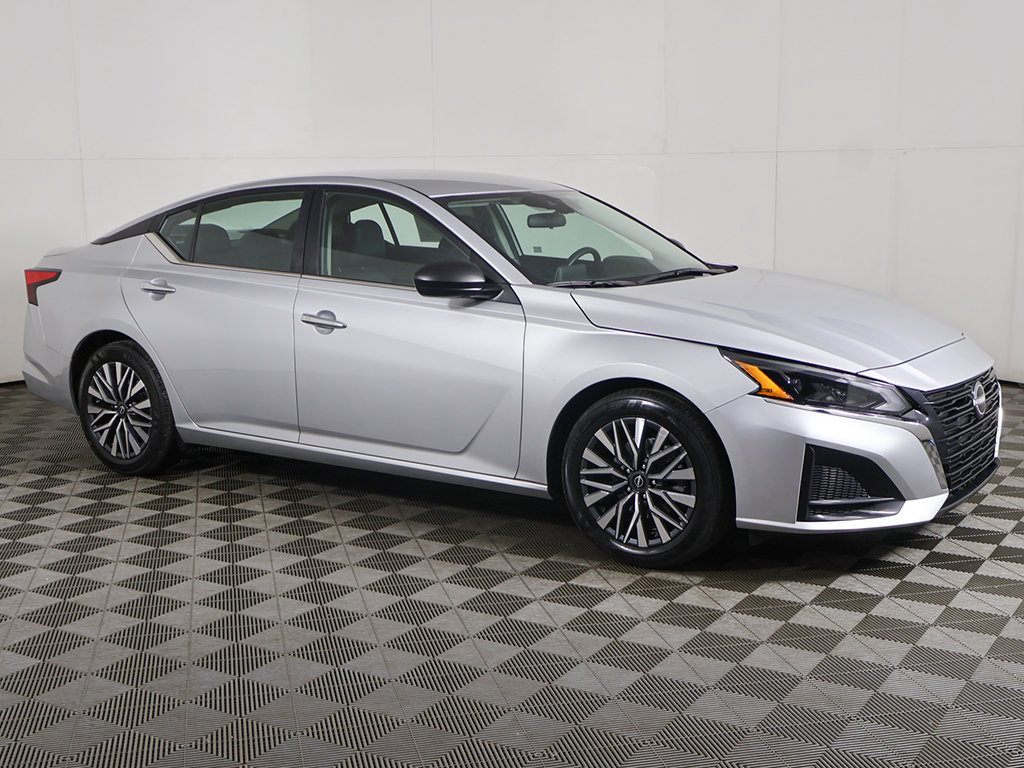 Used 2024 Nissan Altima 2.5 SV FWD image 11