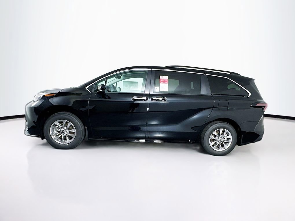 New 2026 Toyota Sienna XLE image 5