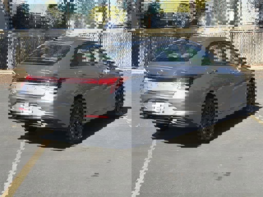 Used 2023 Hyundai Elantra SEL w/ Cargo Package image 6