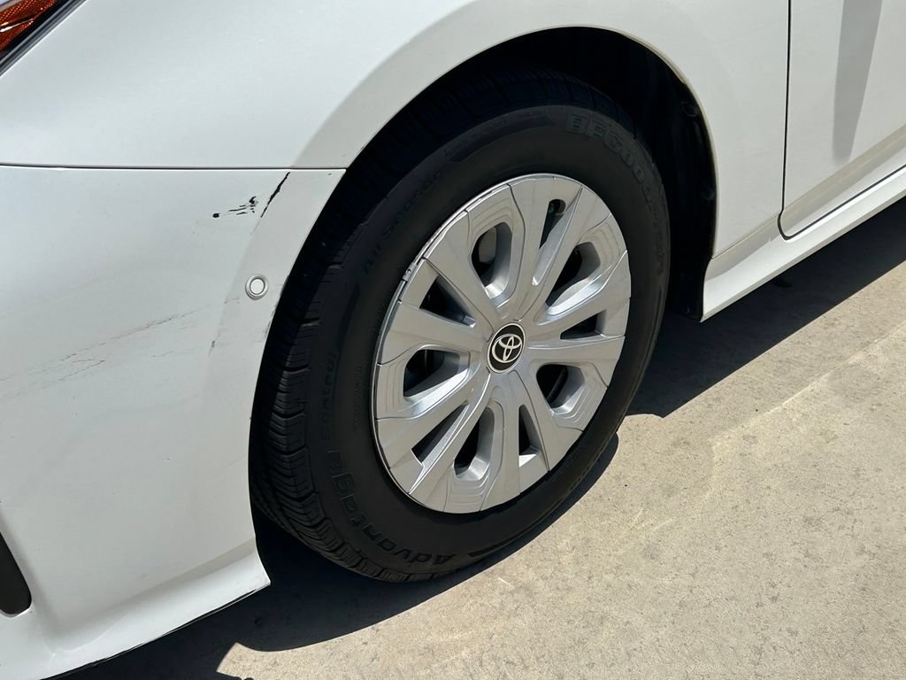 Used 2020 Toyota Prius LE FWD image 9