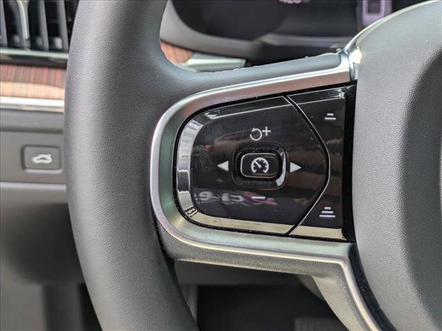 Used 2024 Volvo XC60 B5 Plus AWD/4WD image 9