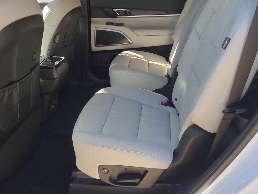 Used 2024 Kia Telluride EX w/ EX Captain's Chair Package image 13