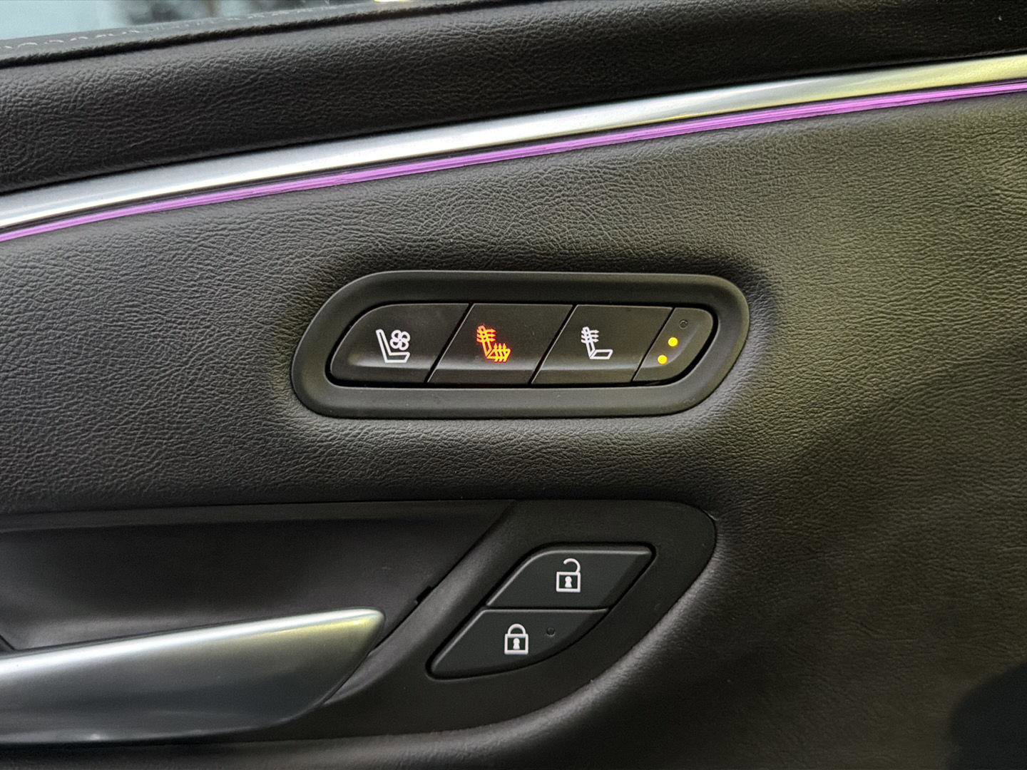 Used 2023 Cadillac Escalade ESV Premium Luxury image 15