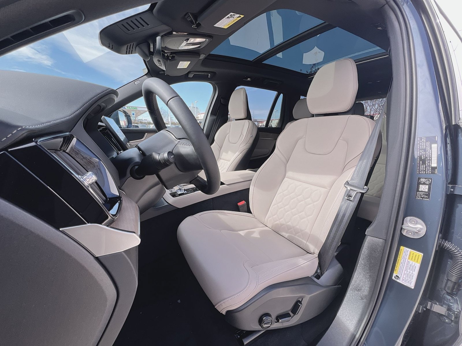 New 2026 Volvo XC90 B6 Plus w/ Protection Package Premier AWD/4WD image 21