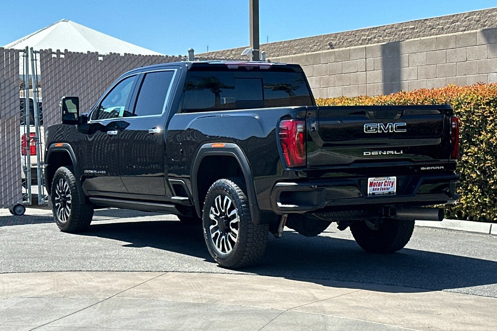 Certified 2025 GMC Sierra 2500 Denali Ultimate AWD/4WD image 6