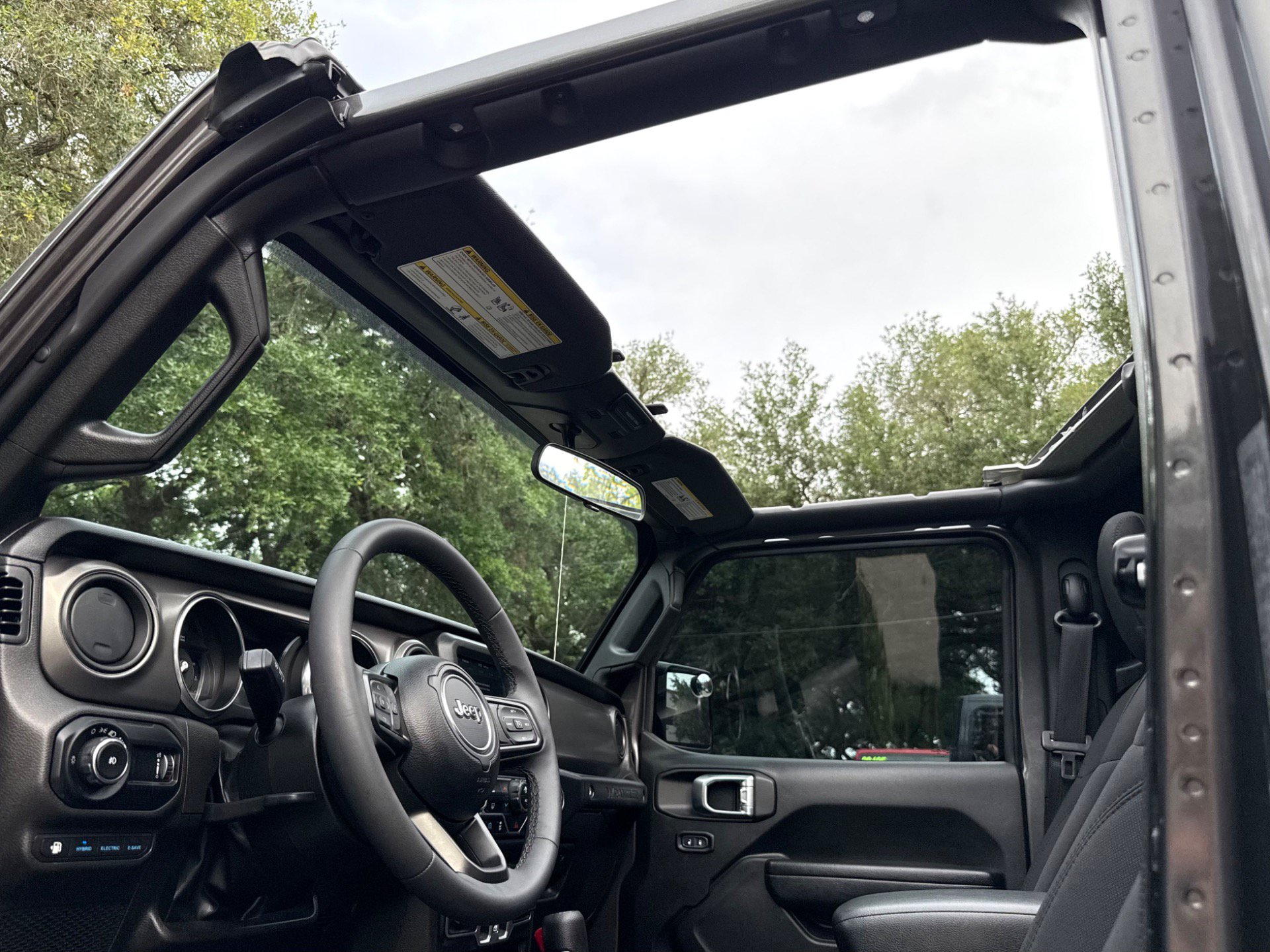 Used 2023 Jeep Wrangler Unlimited AWD/4WD image 25