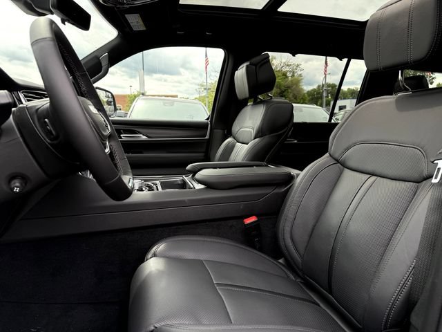 New 2026 Jeep Grand Wagoneer Summit AWD/4WD image 10