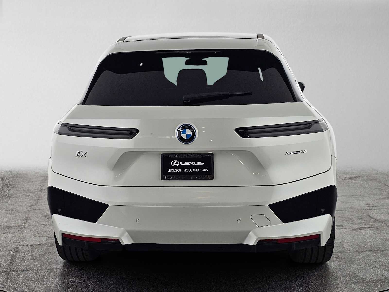 Used 2024 BMW iX xDrive50 w/ Sport Package AWD/4WD image 4