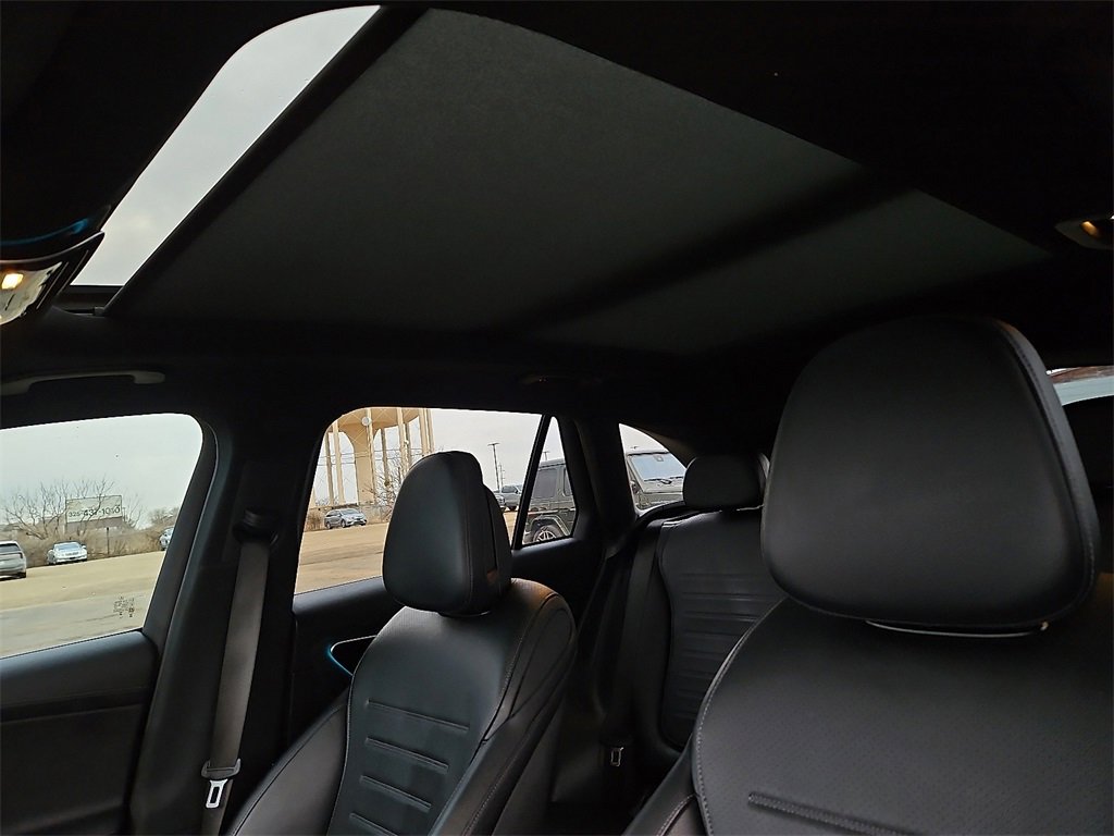 Used 2024 Mercedes-Benz GLC 300 4MATIC image 23