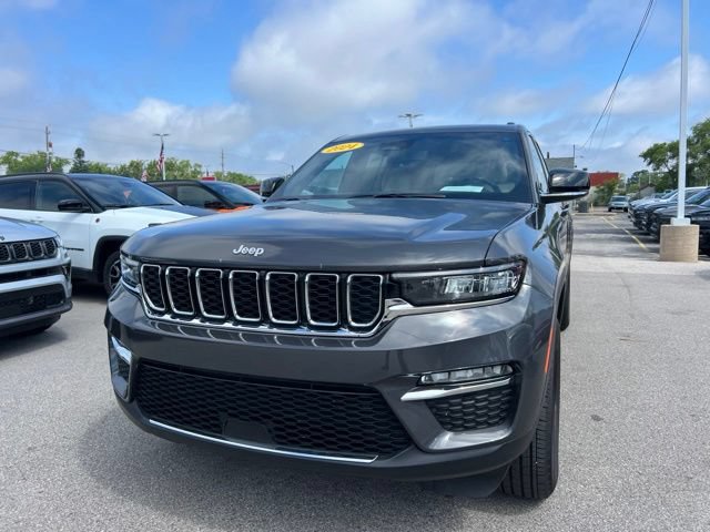Used 2024 Jeep Grand Cherokee Limited AWD/4WD image 3