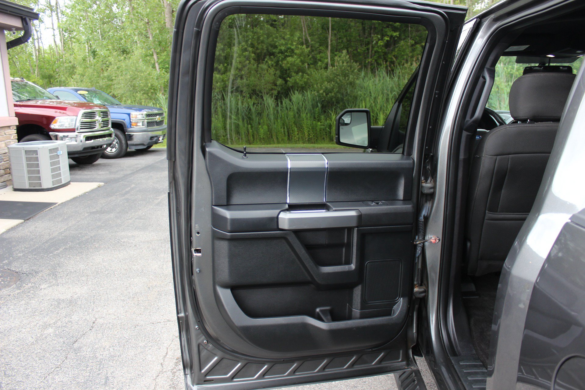Used 2018 Ford F150 XLT w/ Equipment Group 302A Luxury AWD/4WD image 30