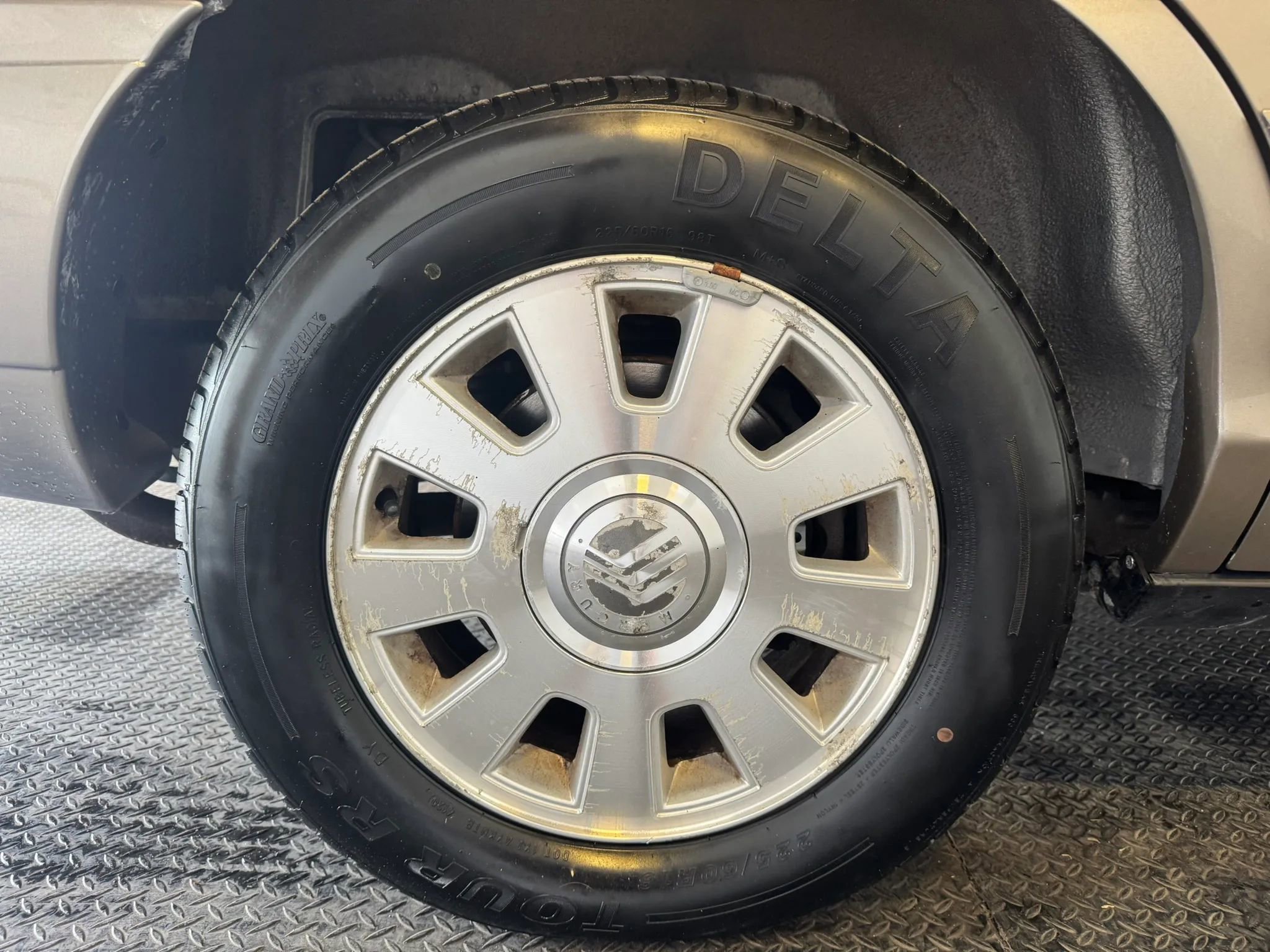 Used 2004 Mercury Grand Marquis LS RWD image 25