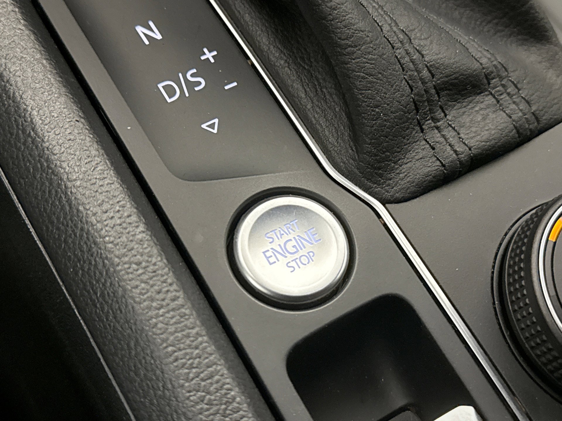 Used 2020 Volkswagen Atlas Cross Sport SE w/ Towing Package image 19