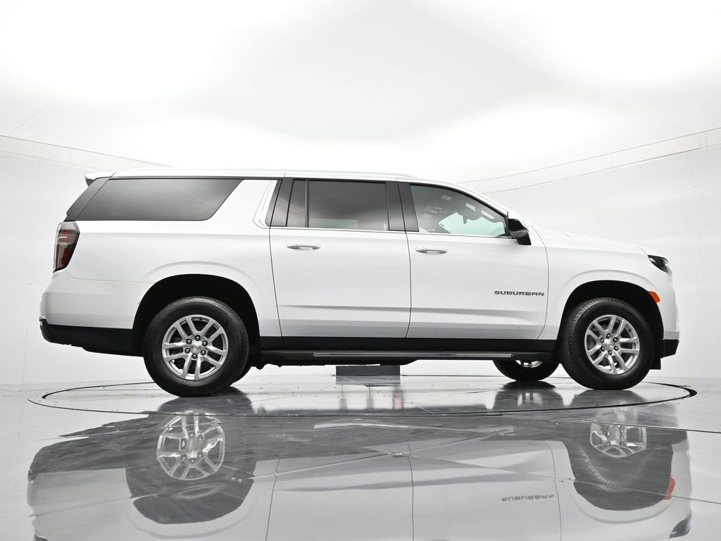 Used 2024 Chevrolet Suburban LT image 40