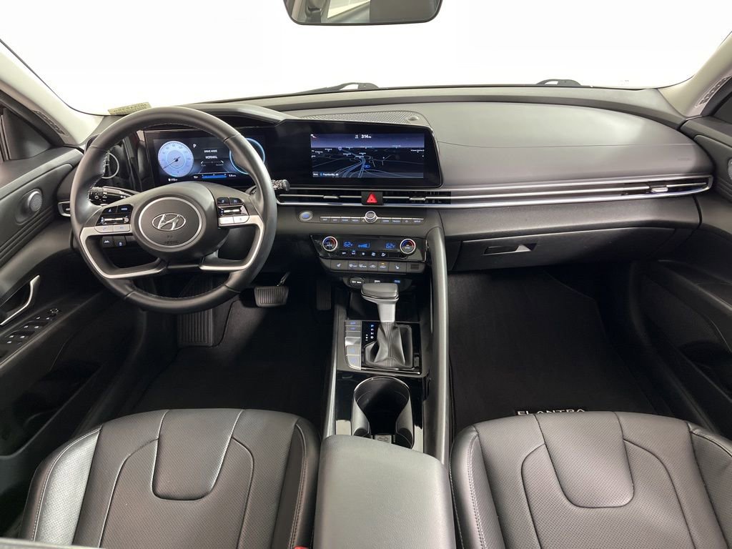 Used 2022 Hyundai Elantra Limited w/ Preferred Accessory Package image 19