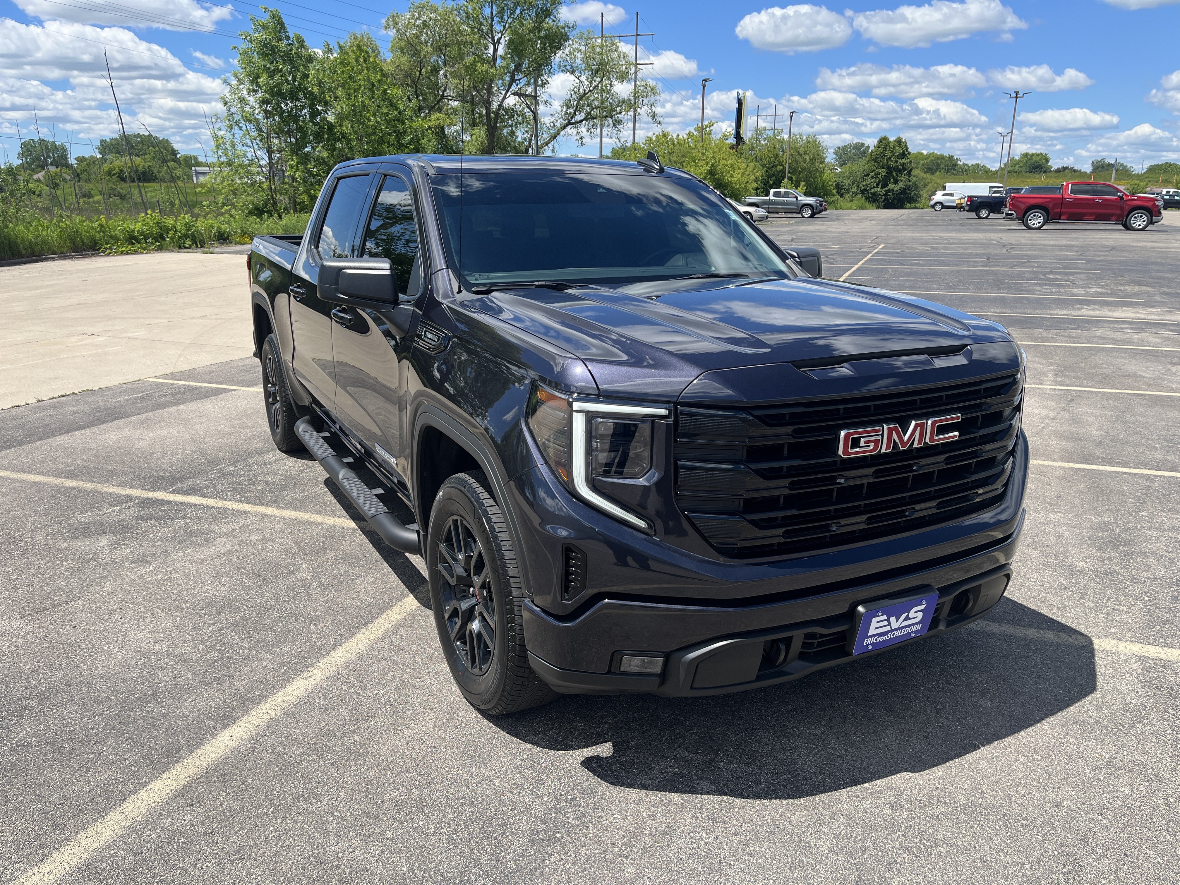 Used 2025 GMC Sierra 1500 Elevation AWD/4WD image 8