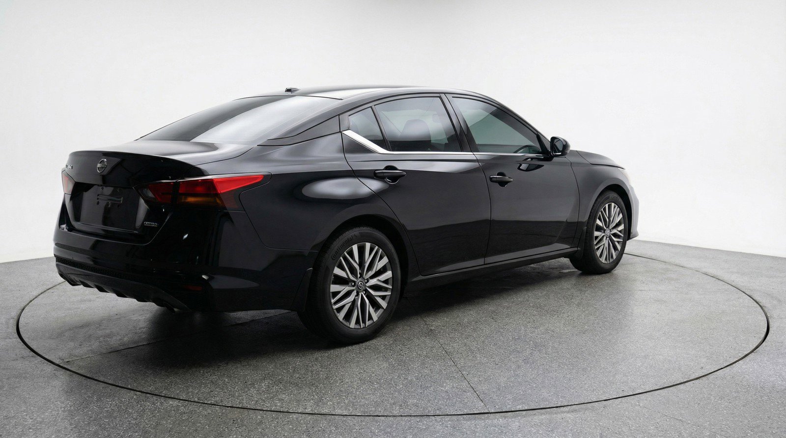 Used 2025 Nissan Altima 2.5 SV image 9