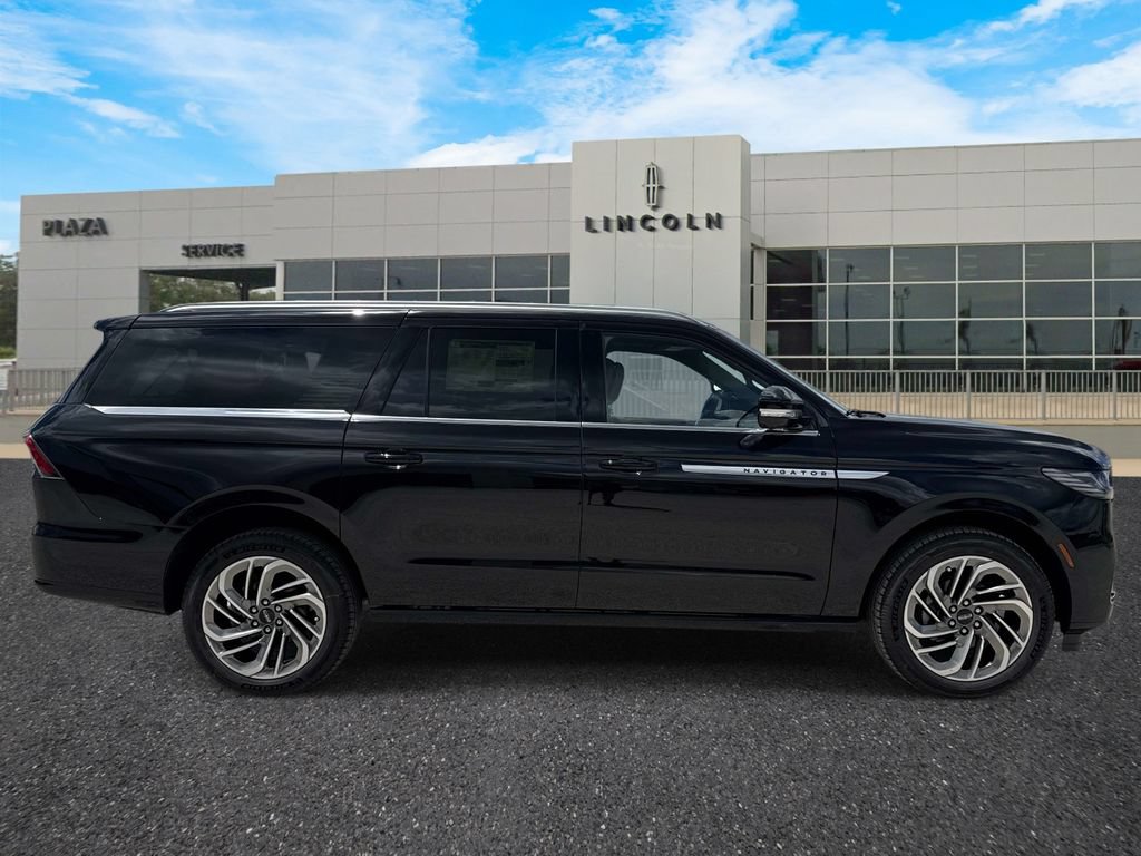 New 2026 Lincoln Navigator L Reserve AWD/4WD image 2