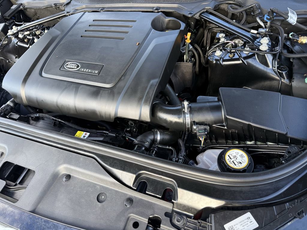 Used 2024 Land Rover Discovery S image 34