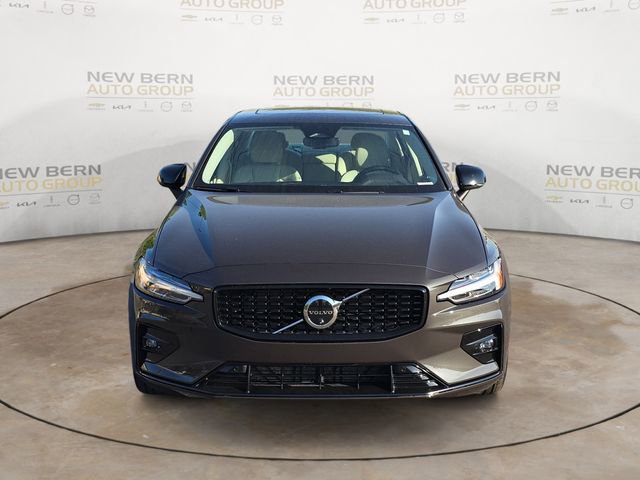 Used 2025 Volvo S60 B5 Plus FWD image 8