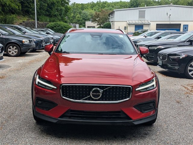 Certified 2024 Volvo V60 B5 Cross Country Plus image 2