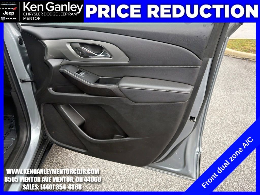 Used 2023 Chevrolet Traverse LT image 26