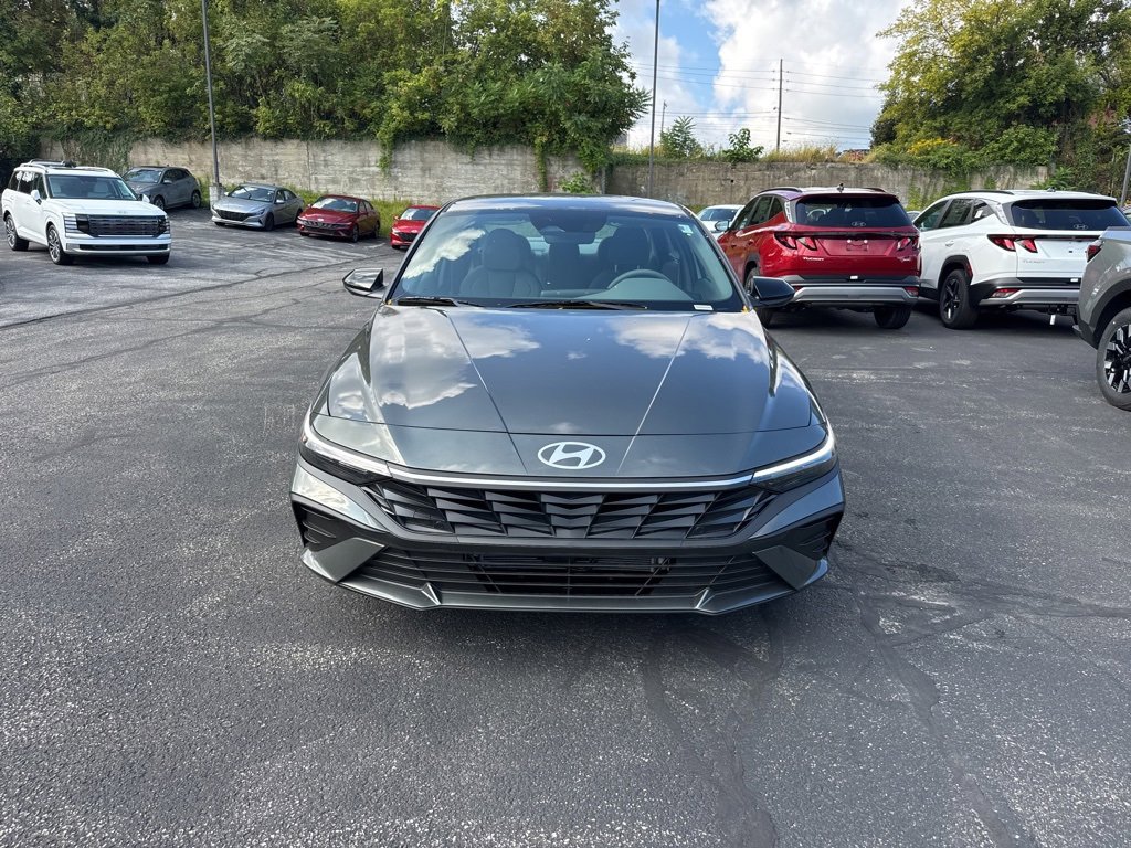 New 2025 Hyundai Elantra SEL image 2
