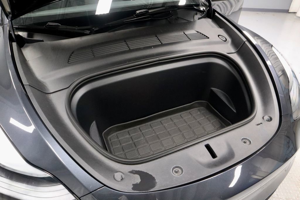 Used 2025 Tesla Model Y Long Range image 16