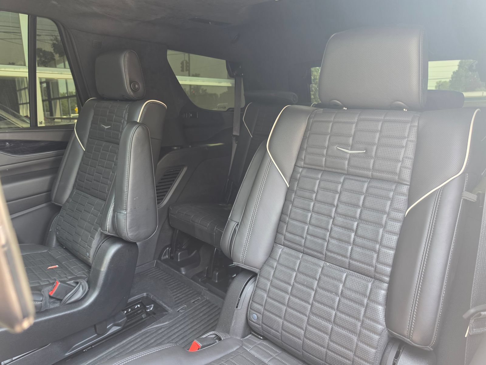 Used 2024 Cadillac Escalade V w/ LPO, ONYX Package AWD/4WD image 9
