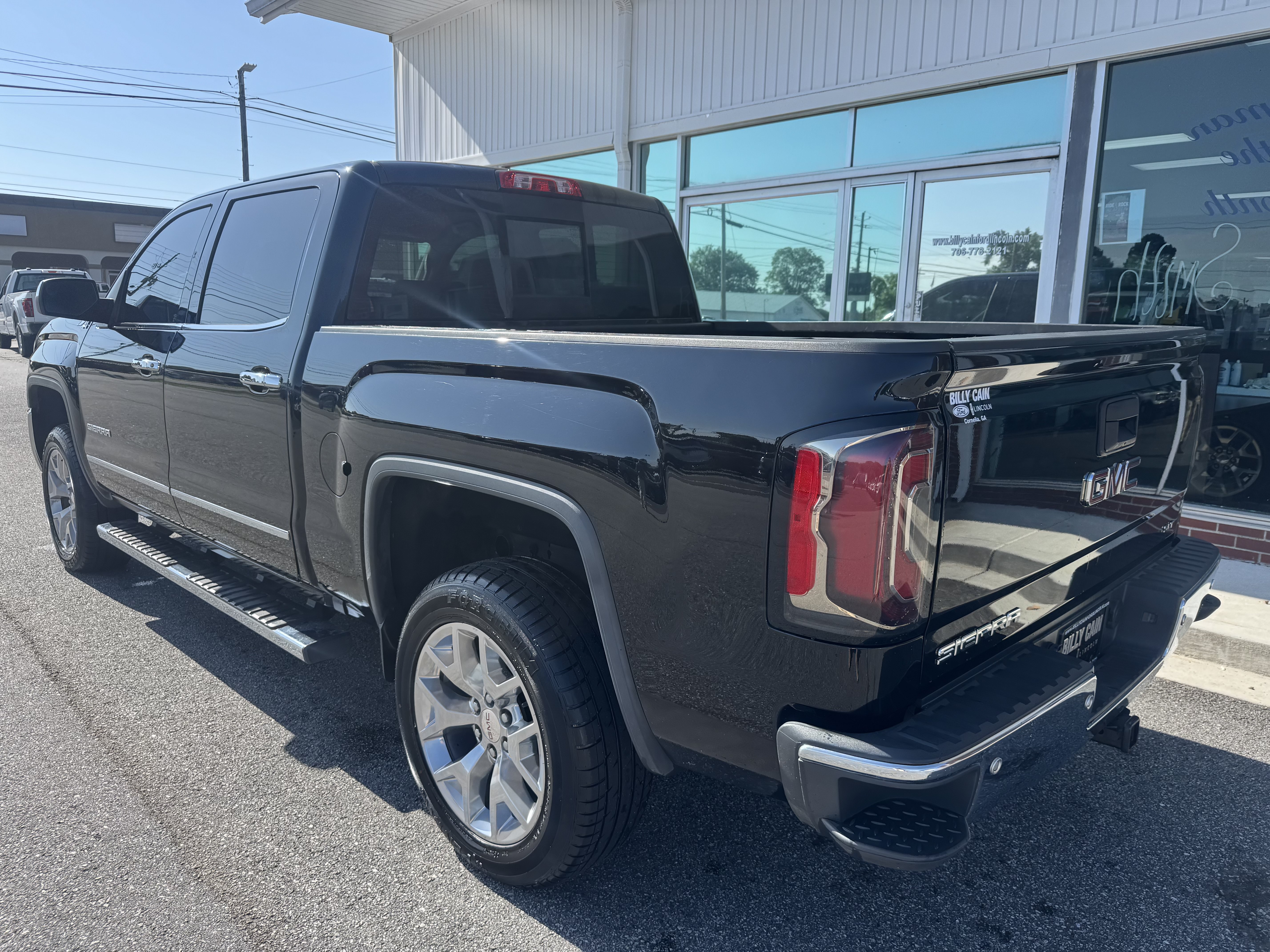 Used 2018 GMC Sierra 1500 SLT AWD/4WD image 2