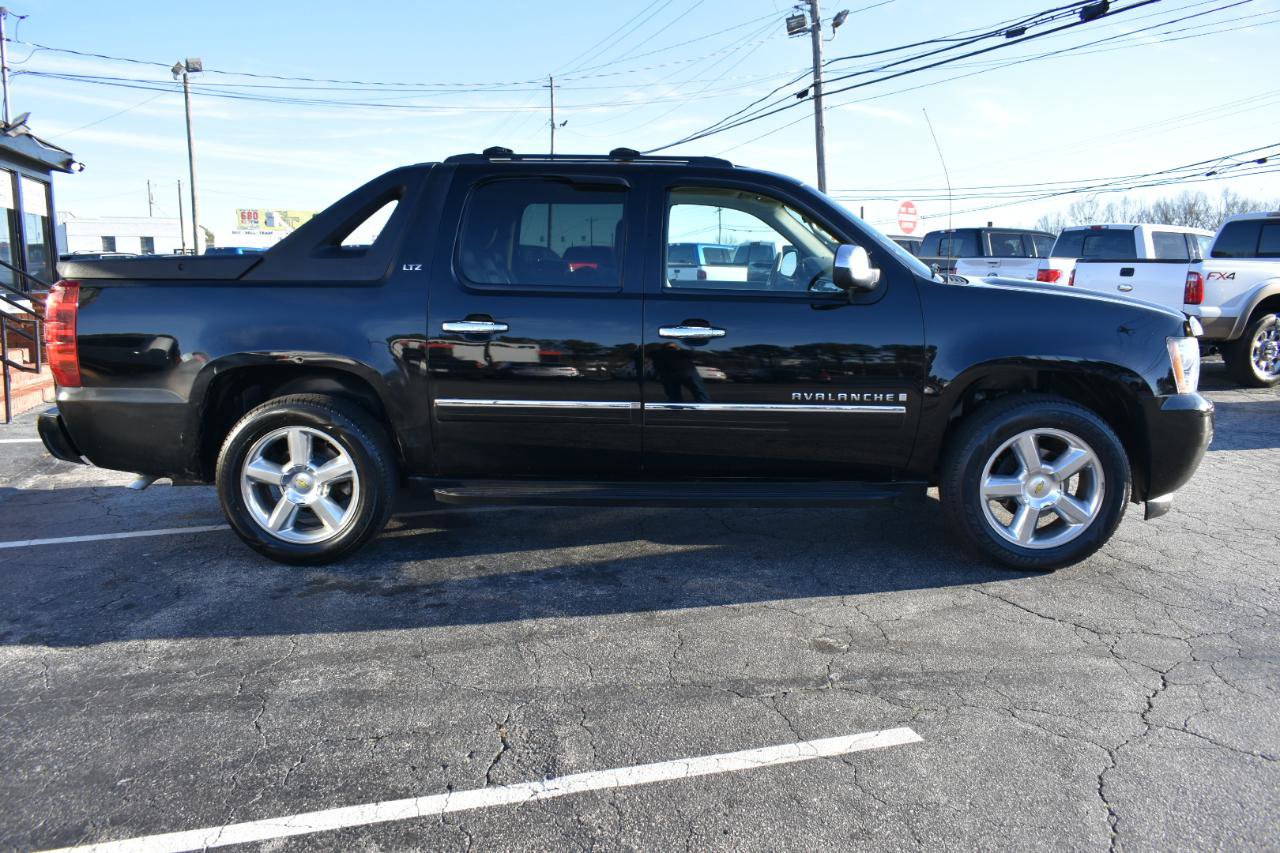 Used 2009 Chevrolet Avalanche LTZ image 4